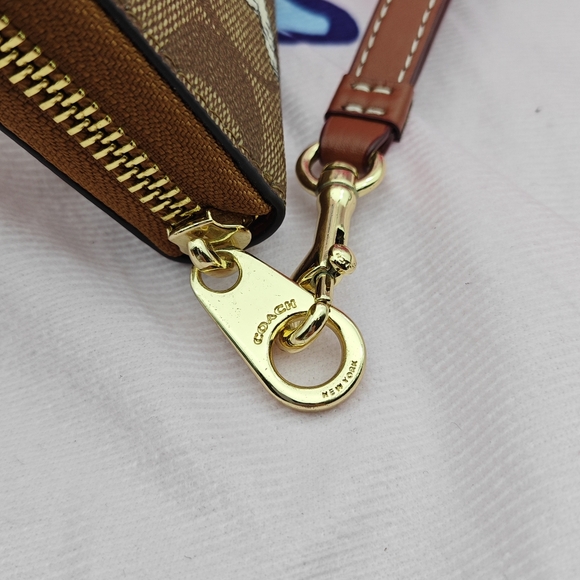 Coach Wallet - Picture 3 of 8